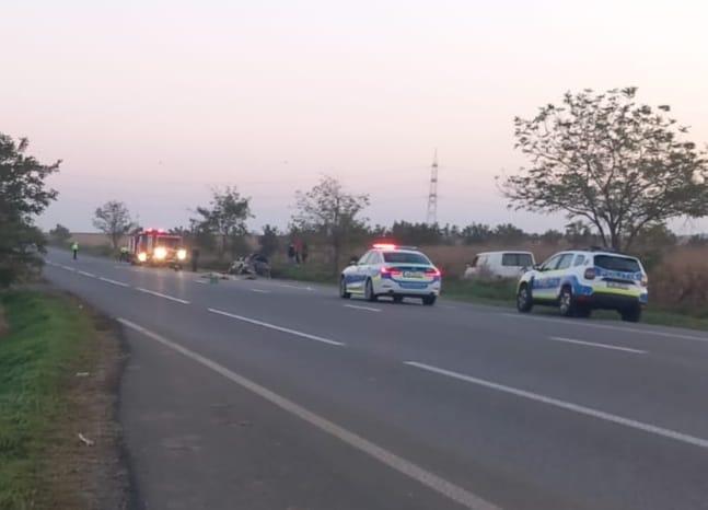 Accident mortal la Bacău: Un mort și doi răniți, după ce o mașină s-a răsturnat