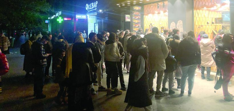 Pelerinajul de Sfântul Dimitrie, văzut din gloata cerșetorilor: Pomanagiul care întinde mâna să-ți dea Împărăția Cerului 18924461