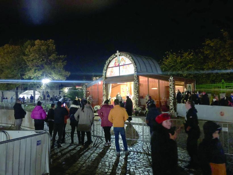 Pelerinajul de Sfântul Dimitrie, văzut din gloata cerșetorilor: Pomanagiul care întinde mâna să-ți dea Împărăția Cerului 18924465