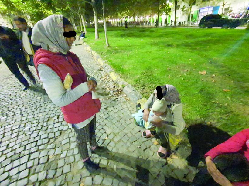 Pelerinajul de Sfântul Dimitrie, văzut din gloata cerșetorilor: Pomanagiul care întinde mâna să-ți dea Împărăția Cerului 18924468