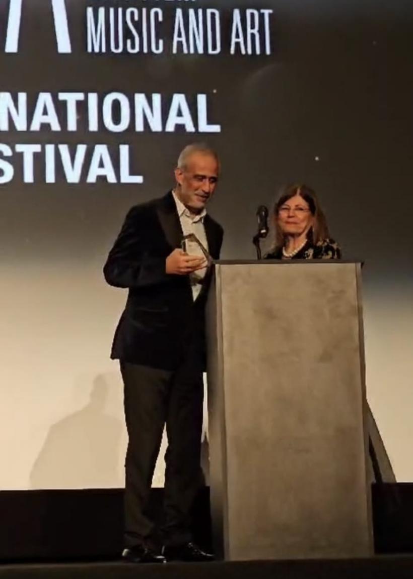 "Enescu, jupuit de viu", premiat în America 18924841