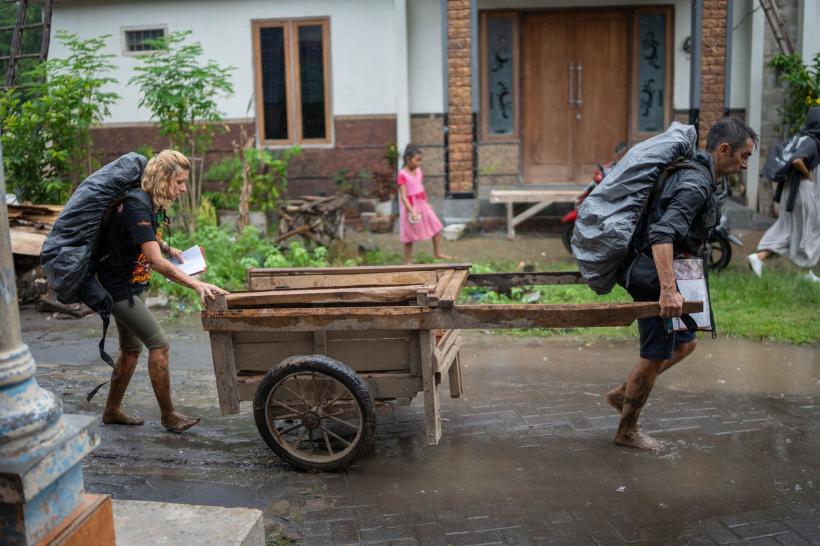 Nicolai și Sorin au luat ultima imunitate a sezonului la Asia Express. Diseară: luptă în noroi pentru salvarea de la ultima șansă. Andreea Perețeanu: ”Aveam noroi și-n dinți!”