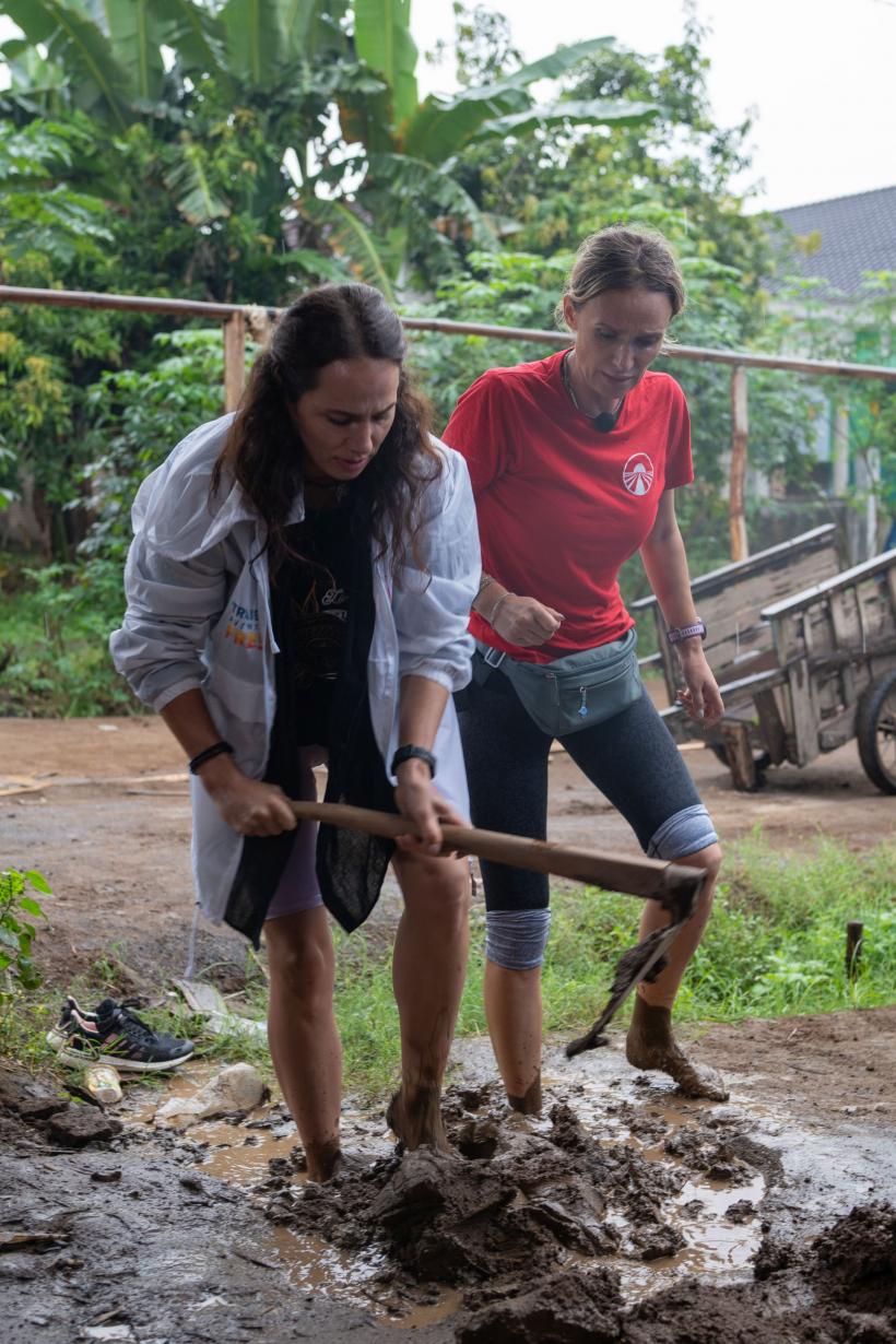 Nicolai și Sorin au luat ultima imunitate a sezonului la Asia Express. Diseară: luptă în noroi pentru salvarea de la ultima șansă. Andreea Perețeanu: ”Aveam noroi și-n dinți!” 18924789