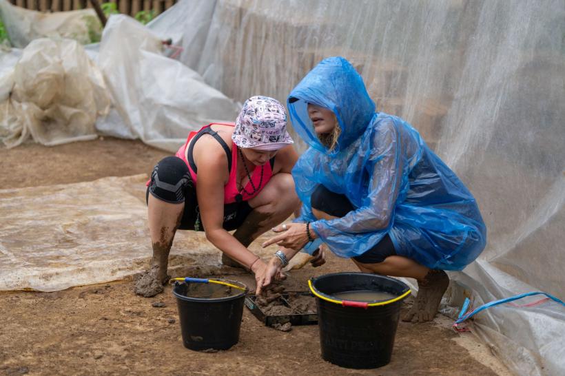 Nicolai și Sorin au luat ultima imunitate a sezonului la Asia Express. Diseară: luptă în noroi pentru salvarea de la ultima șansă. Andreea Perețeanu: ”Aveam noroi și-n dinți!” 18924792