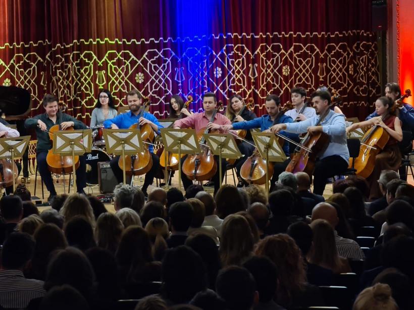 Turneul național Violoncellissimo - Clasic la puterea a treia, ediţia a 6-a, continuă călătoria prin țară la Botoșani și la Iași 18924555