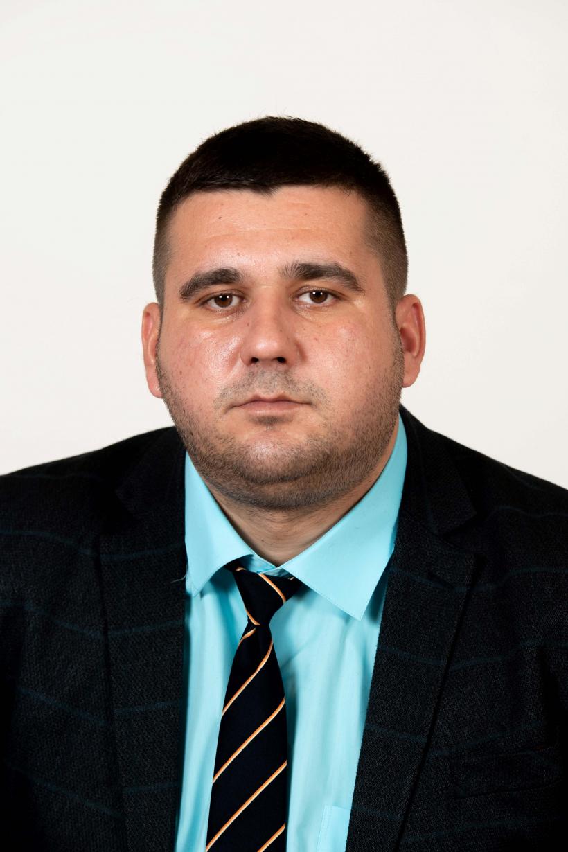 Un deputat AUR vrea să pedepsească penal prietenia propusă, în mediul online, de un major către un minor  18924868