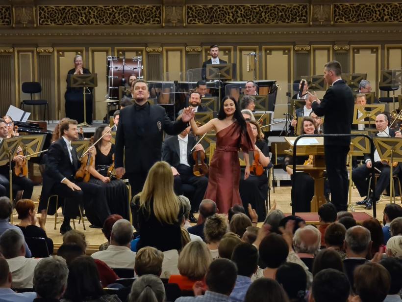 Turneul Naţional „Zâmbetul Muzicii” - soprana Teodora Gheorghiu, bas - baritonul Sorin Coliban şi pianista Diana Ionescu, între 6 şi 18 noiembrie pe scene din România