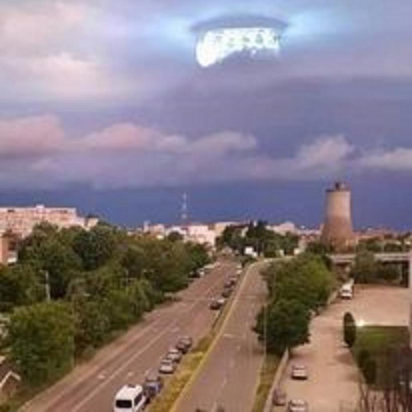 Un fost șef de la Pentagon dezvăluie fotografia unei „nave-mamă” OZN, deasupra României 18925200