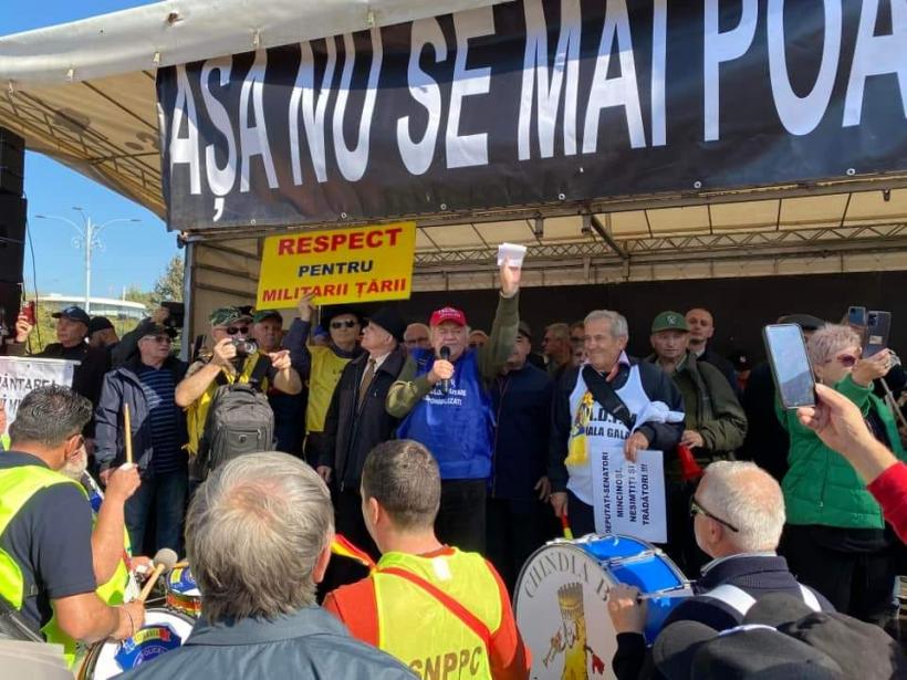 Legea indexării pensiilor militare e doar „praf în ochi”. S-a votat, dar nu se va putea aplica 18925055