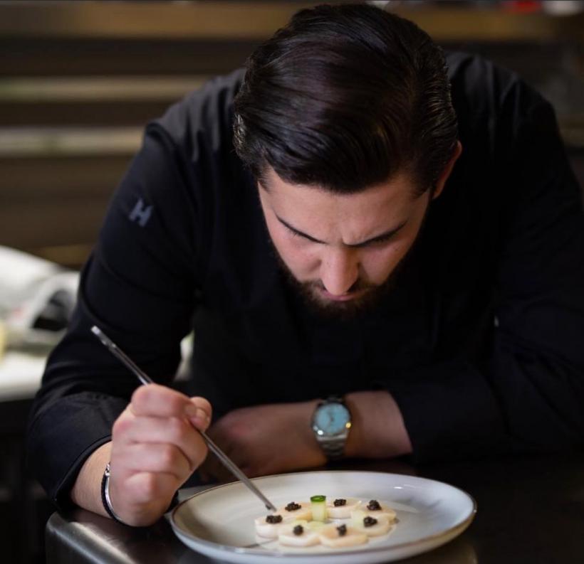 Chef Janni Alexandridis va prezenta emisiunea „Meniu de vedetă”, de luni până vineri, la Antena Stars 18925371