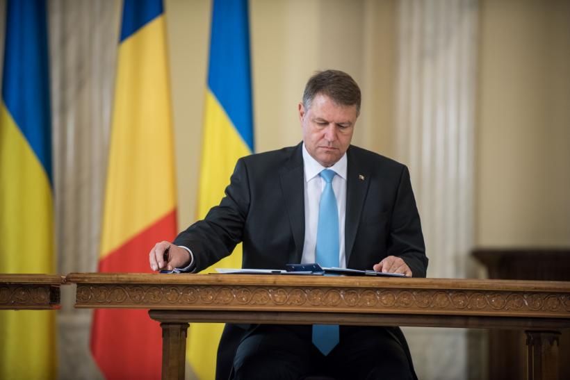 Iohannis a semnat legea prin care statul va plăti repatrierea celor care mor în străinătate