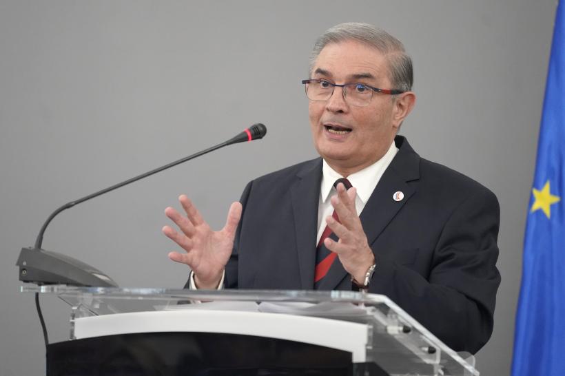 Marcel Ciolacu promite limitarea mandatelor șefilor serviciilor secrete la două, cu o durată de cinci ani fiecare. Parlamentul sabotează, anticipat, acest angajament 18925306