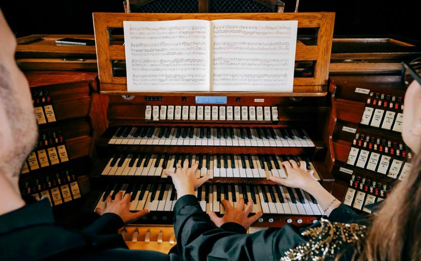 Concert de orgă la patru mâini și patru picioare la Ateneul Român 18925192