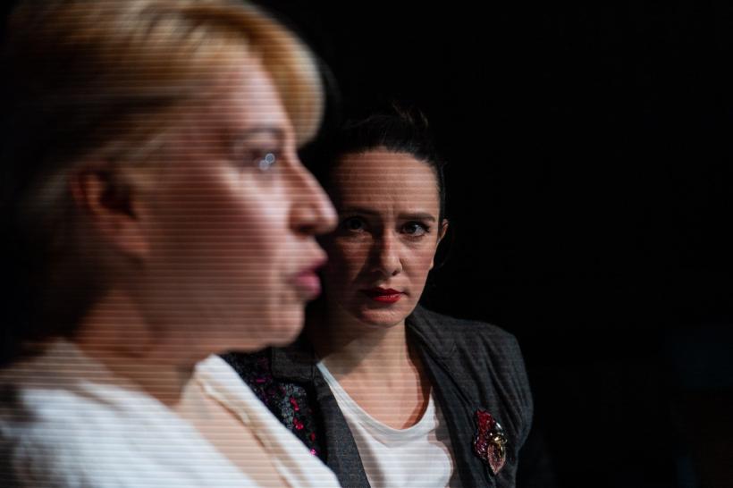 Spectacole Teatrelli – „Dușmănie v.2.0. E ceva vindecător în a le da oamenilor un obiect al urii lor”. Nu rata ultima reprezentație a spectacolului semnat de Gabriel Sandu 18925425