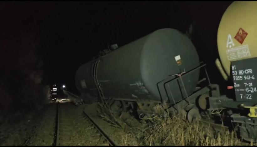 IGSU trimite autospeciala transport roboți la trenul unde au deraiat vagoanele încărcate cu benzină 18926039