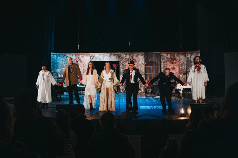 Succes extraordinar la Festivalul „D’ALE LUI CARAGIALE”: Ploieștenii, martorii revenirii virtuale a marelui dramaturg 18925872