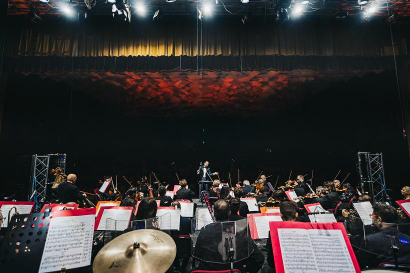 Succes extraordinar la Festivalul „D’ALE LUI CARAGIALE”: Ploieștenii, martorii revenirii virtuale a marelui dramaturg 18925874