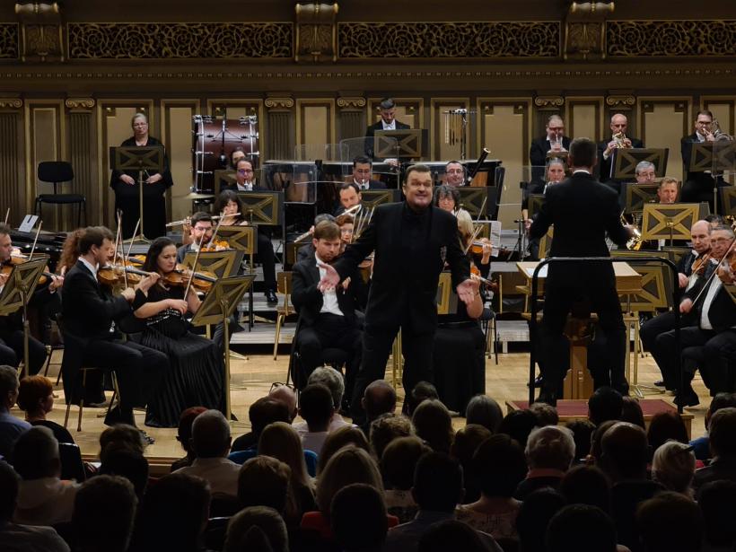 Turneul Naţional Zâmbetul Muzicii, cu soprana Teodora Gheorghiu, bas - baritonul Sorin Coliban şi pianista Diana Ionescu, începe la Brașov pe 6 noiembrie 18925916