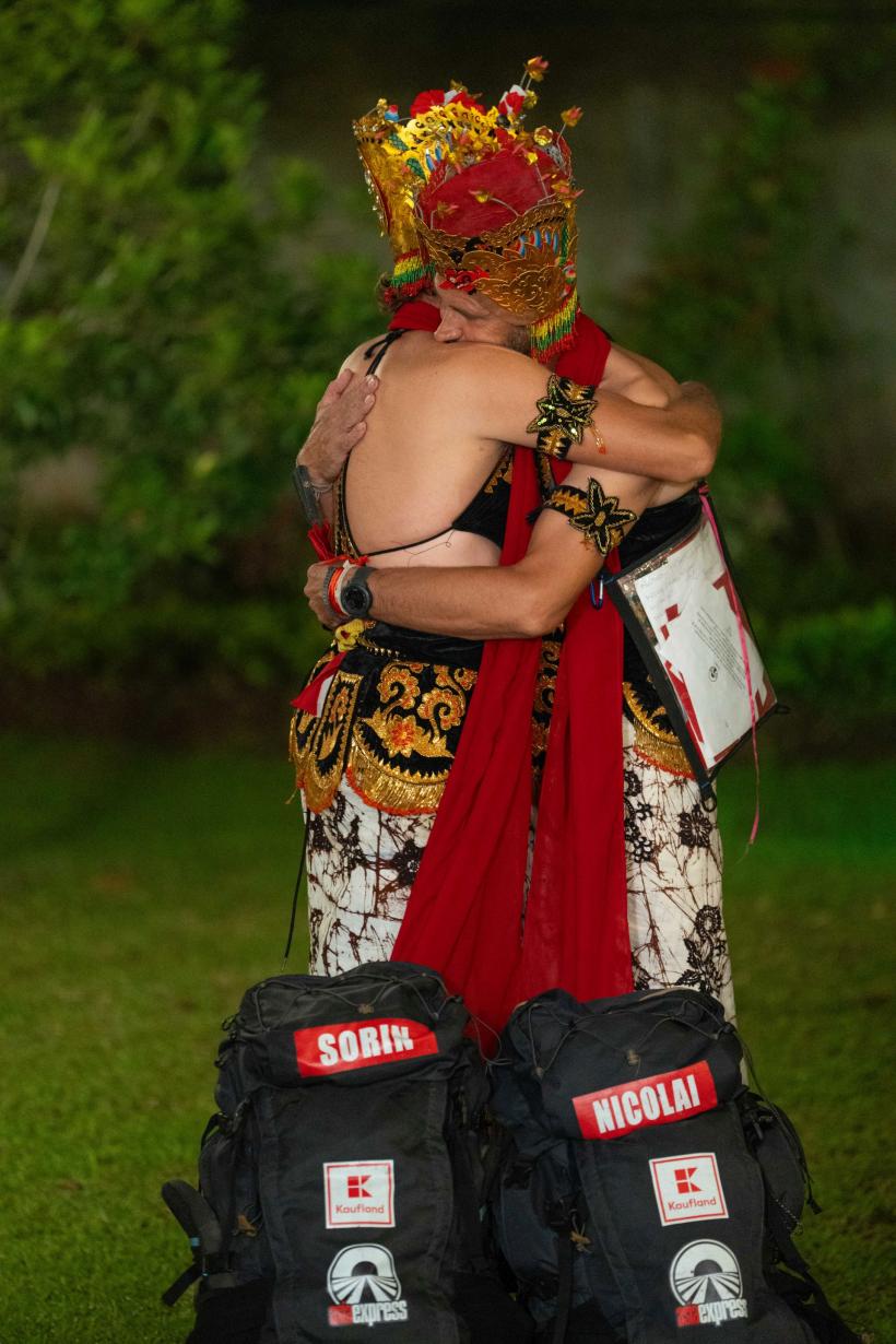 Asia Express, lider de audiență. Oana Paraschiv și Mihai Găinușă au părăsit competiția de pe Drumul Zeilor. Iată echipele care intră în etapa finală din Bali 18926348