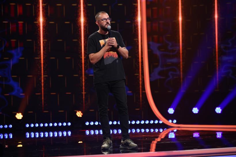 Gabriel Gherghe, număr de stand-up de senzație pe scena iUmor. Cheloo: „Gherghe este un om special!”