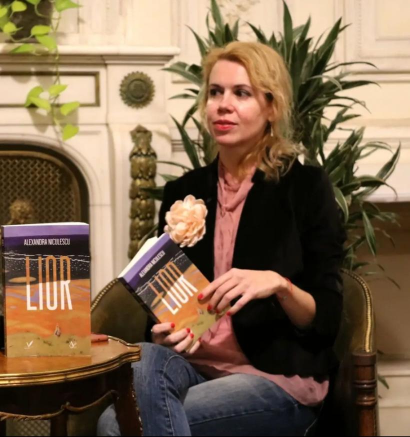 Șuetă cu scriitoarea Alexandra Niculescu:  „Simt bucurie când vine vorba despre cărți, pini, dragoste și portokalopita” 18926170