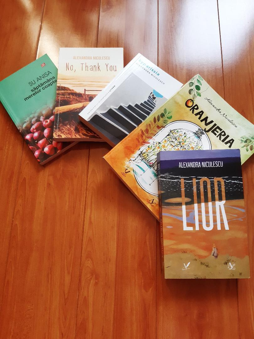 Șuetă cu scriitoarea Alexandra Niculescu:  „Simt bucurie când vine vorba despre cărți, pini, dragoste și portokalopita” 18926171