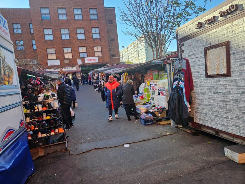 De la Detroit la Piața Obor 18926356