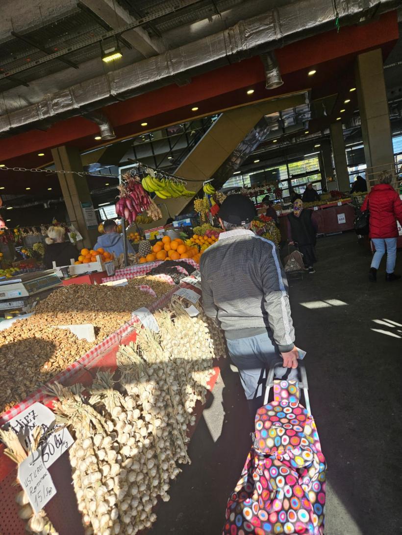 De la Detroit la Piața Obor 18926358