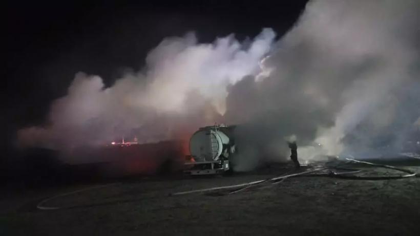 Incendiu uriaș la mai multe cisterne din 2 Mai. S-a emis mesaj RO-ALERT 18926608