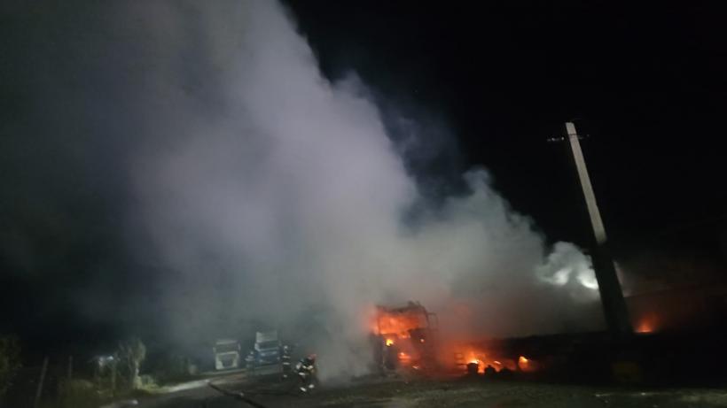 Incendiu uriaș la mai multe cisterne din 2 Mai. S-a emis mesaj RO-ALERT 18926609