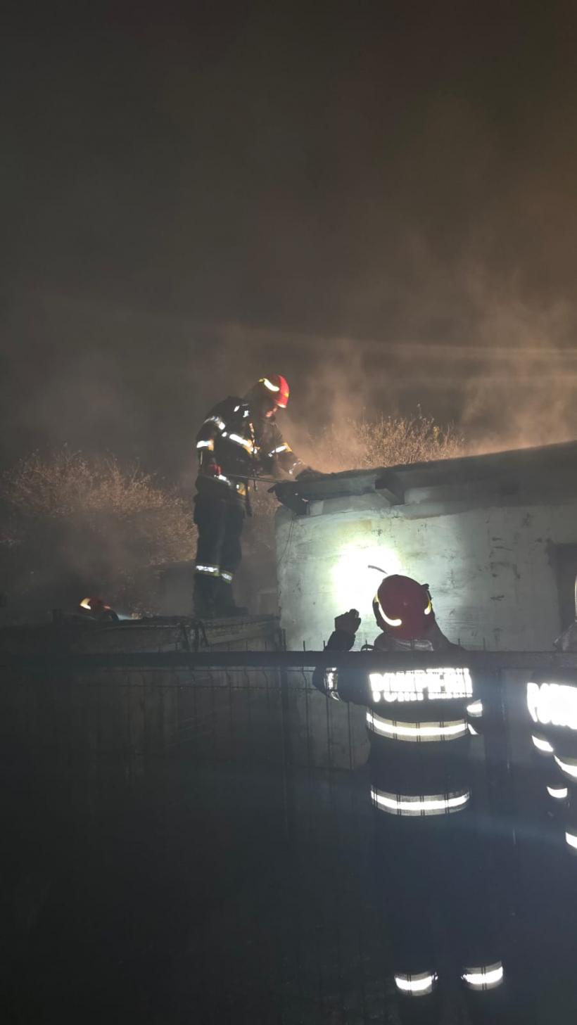 Incendiu uriaș la mai multe cisterne din 2 Mai. S-a emis mesaj RO-ALERT 18926610