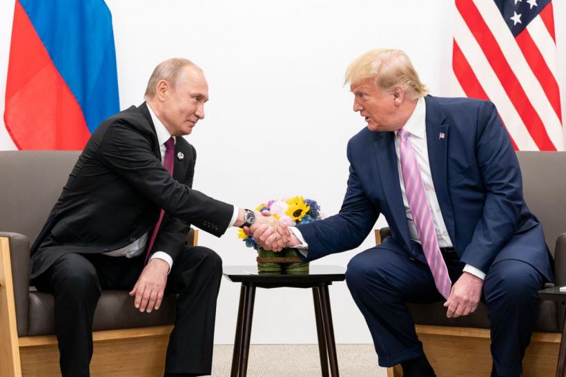 Vladimir Putin îl felicită pe Donald Trump pentru victorie și susține că Rusia este pregătită pentru dialog