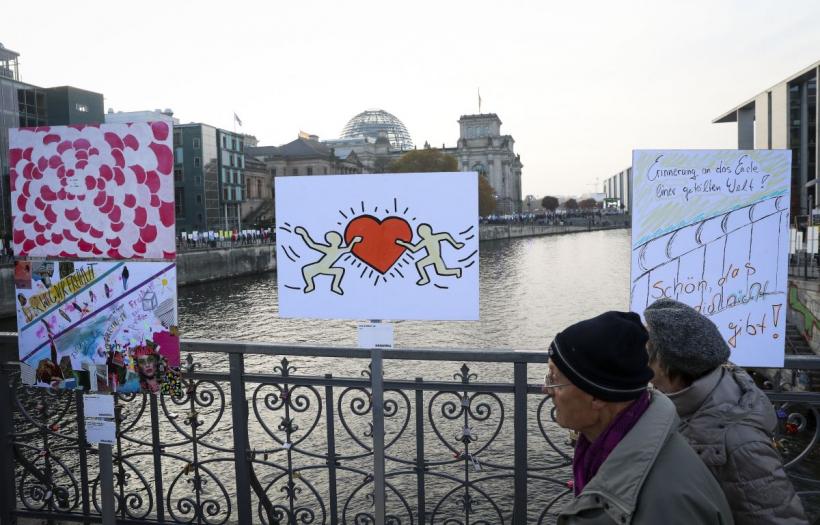 Zeci de mii de oameni sărbătoresc în Germania 35 de ani de la căderea Zidului Berlinului 18926723