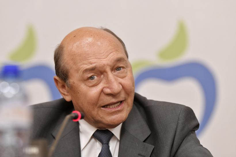 Băsescu, ironii la adresa lui Ciolacu: În cap o mai fi ceva în afară de o şmecherie unsuroasă?