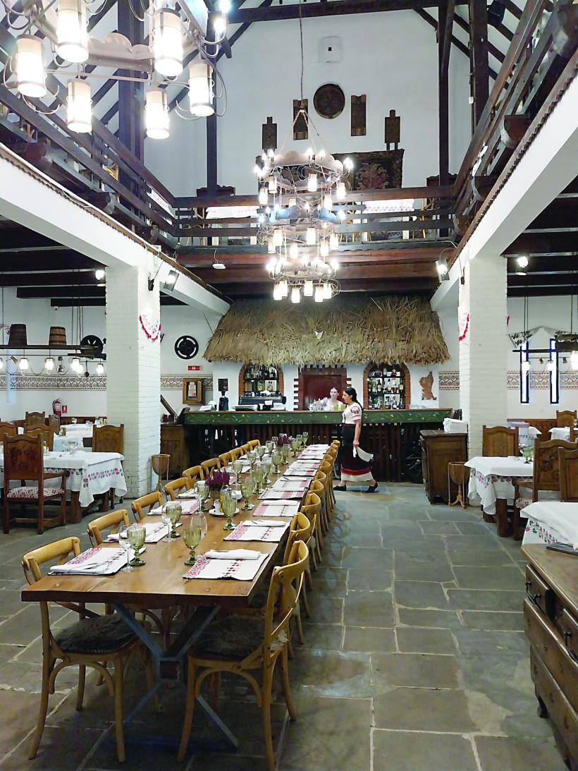 Masa lui Sadoveanu încă există, la Hanul Ancuței 18927315