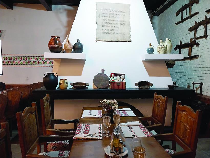 Masa lui Sadoveanu încă există, la Hanul Ancuței 18927316