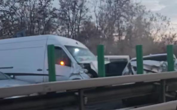 Plan Roșu! Accident în lanț pe autostrada A3: 12 mașini implicate, cu un total de 26 de persoane 18927379
