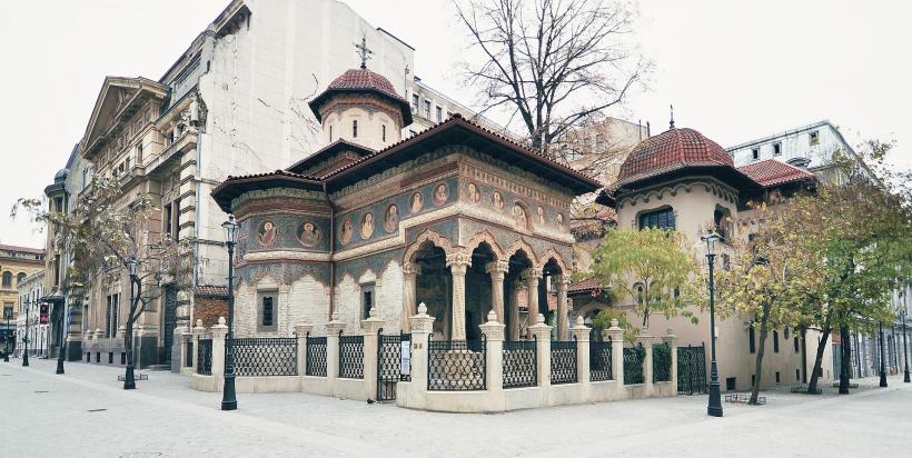 Românii merg mai mult la muzee și monumente istorice, dar ocolesc teatrele și concertele de muzică