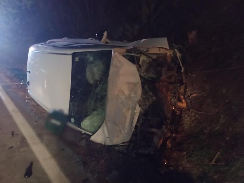 Accident între un autocar cu 16 pasageri la bord și o mașină 18927721