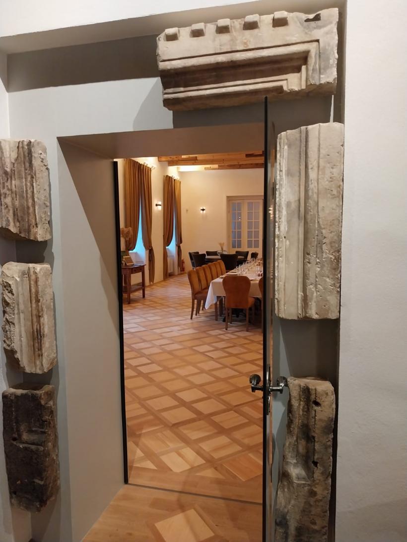 Povestea de aproape 6 secole a castelului Ugron: A fost conac, fermă și gospodărie agricolă comunistă, iar azi e atracție turistică 18927563