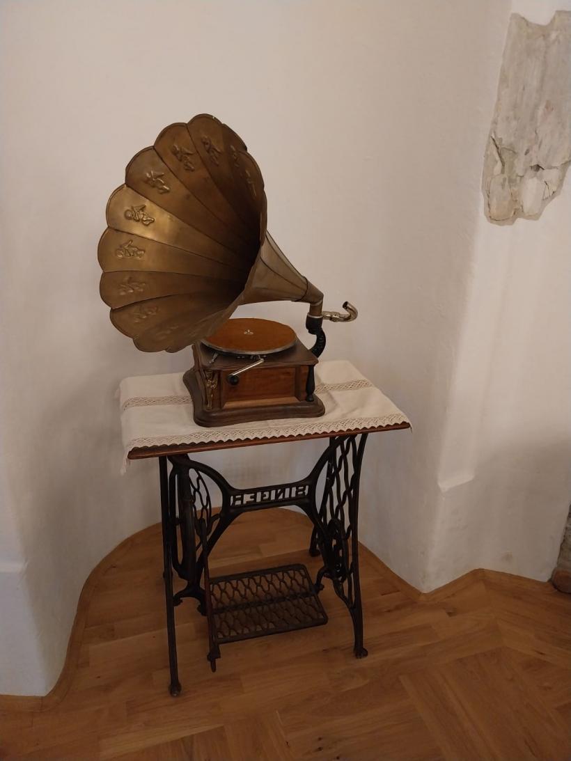 Povestea de aproape 6 secole a castelului Ugron: A fost conac, fermă și gospodărie agricolă comunistă, iar azi e atracție turistică 18927576