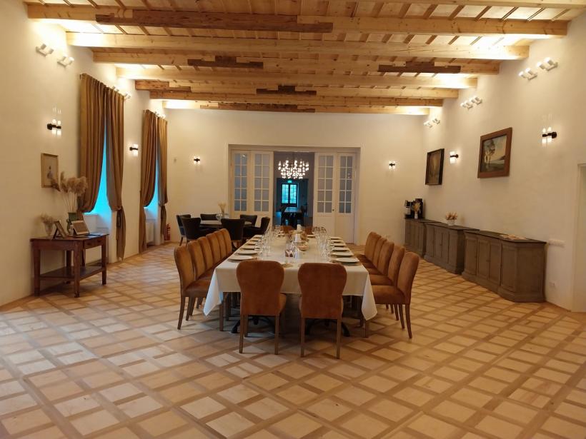 Povestea de aproape 6 secole a castelului Ugron: A fost conac, fermă și gospodărie agricolă comunistă, iar azi e atracție turistică 18927578