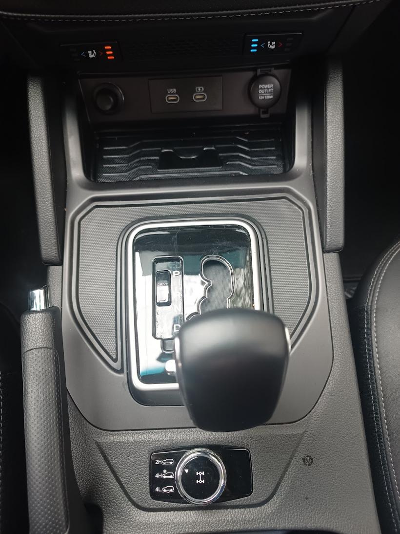 SsangYong surprinde în bătălia autoutilitarelor: Cum se mişcă cel mai mare pick-up 18927469