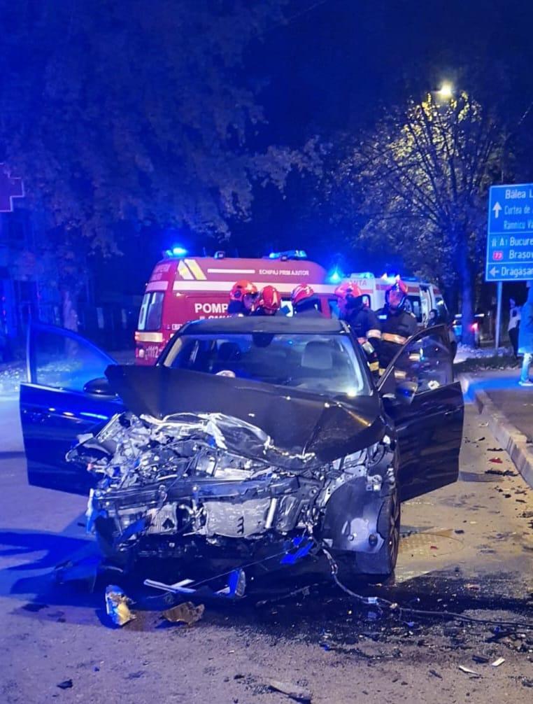 Accident grav în noaptea de vineri spre sâmbătă. Carambol cu 4 mașini, în Pitești. Șapte persoane au fost rănite 18927732