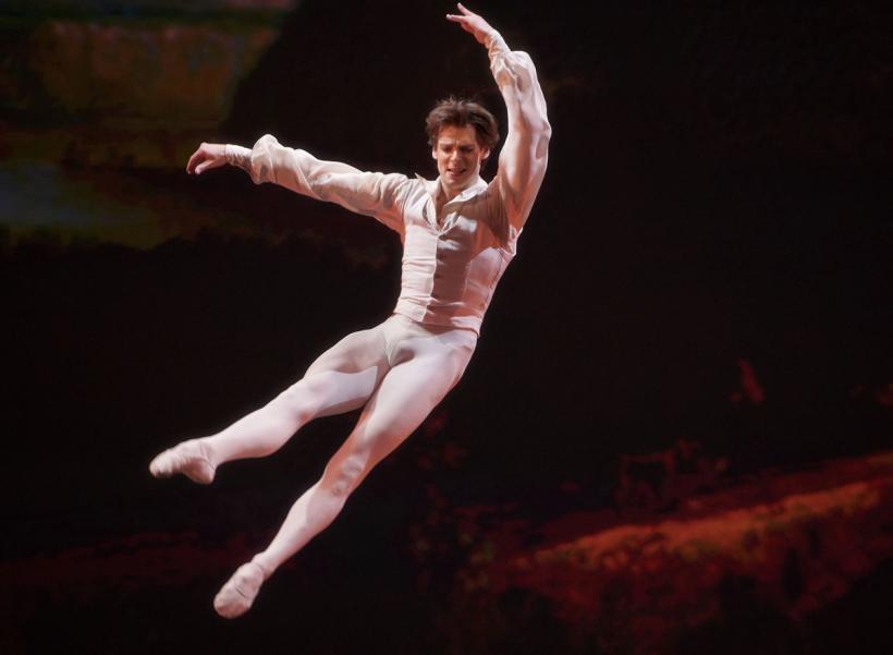 Un balerin celebru din Rusia a murit, după ce a căzut de la etajul cinci  18927985