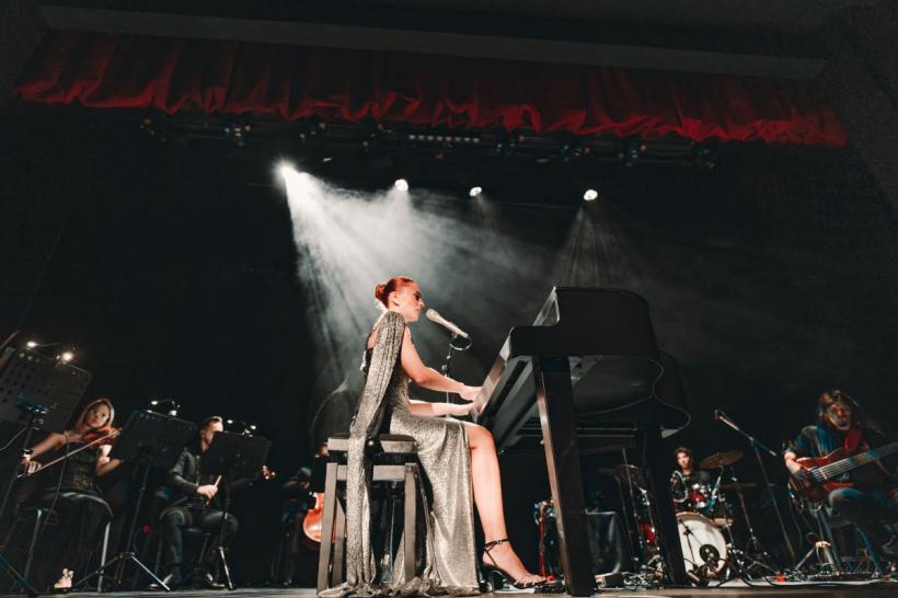 Șuetă de inimă albastră cu muziciana Leyah: „Cânt din iubire și cu iubire. Câteodată, cu inima mică, alteori cu ea plină” 18927930