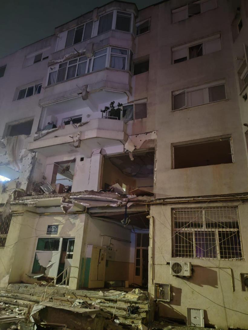 Explozie puternică într-un bloc din Brăila: două persoane au ajuns la spital. O grădiniță, 16 apartamente și 7 mașini avariate 18928184