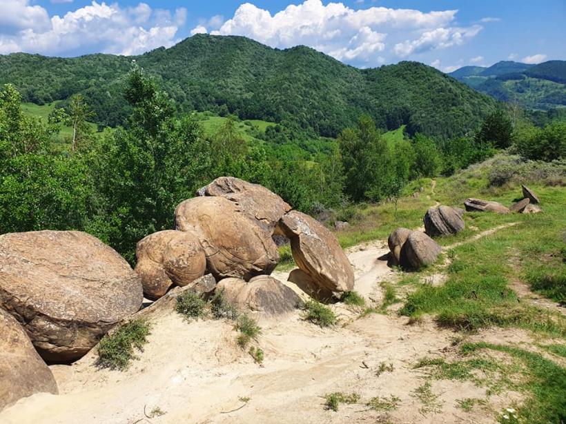 „Pietrele Vii” ale României: Trovanții din Buzău și Vâlcea, unică atracție turistică 18928235