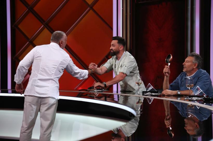 A început să gătească la 13 ani, iar diseară le spune juraților Chefi la cuțite povestea sa. Viorel Turcu a suferit o operație complicată când urma să intre prima dată în competiție: ”Nu mi se dăduseră șanse de supraviețuire” 18928422