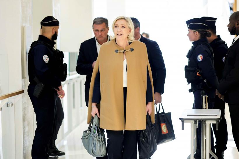 Varianta franceză a lui Trump face primul pas spre Palatul Élysée: Marine Le Pen se încaieră cu procurorii